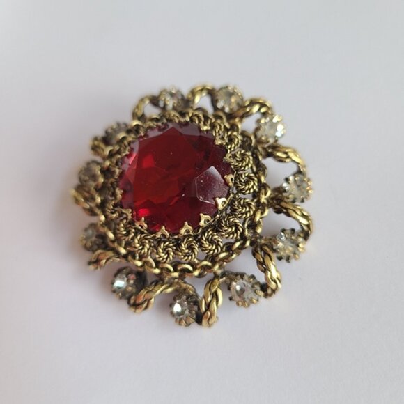 Vintage Antique Gold Brass Chunky Ruby Red Cabochon Victorian Crystal Brooch - Picture 3 of 8